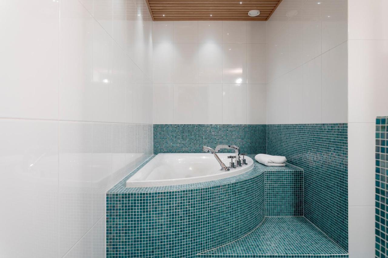 2Ndhomes Luxury Kamppi Center Apartment With Spa And Terrace Helsínquia Exterior foto